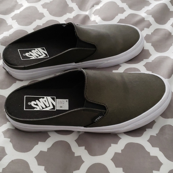 Vans - Picture 2 of 7